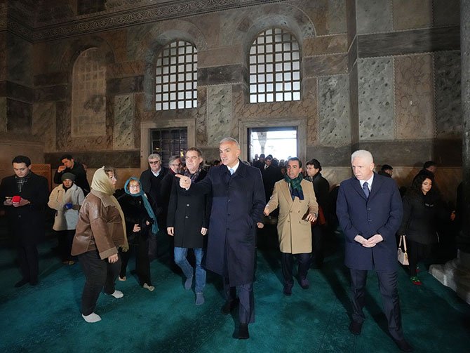 ultur-ve-turizm-bakani-mehmet-nuri-ersoy.-ayasofya-016.jpg