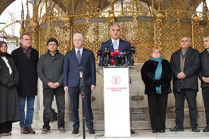 ultur-ve-turizm-bakani-mehmet-nuri-ersoy.-ayasofya.jpg
