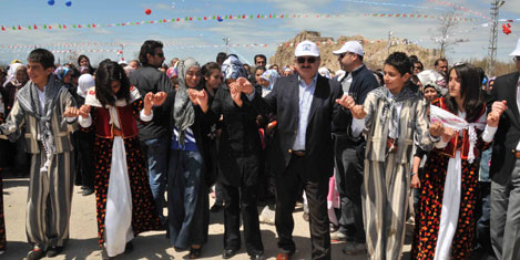 van-23-nisan-3.jpg van-23-nisan-3.jpg