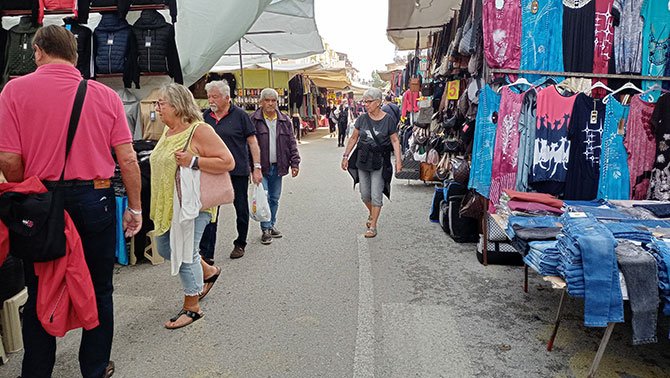 yasli-alman-turistler.jpg