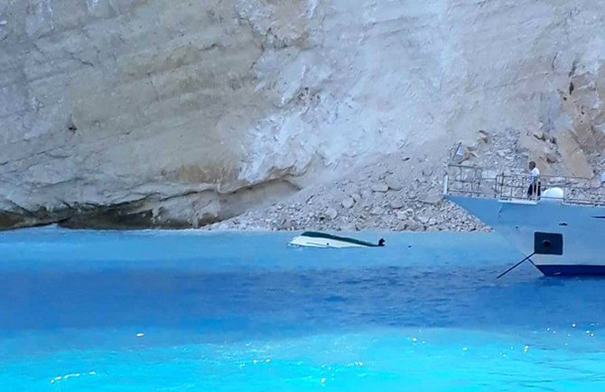 zakynthos-adasinda-navagio.jpg